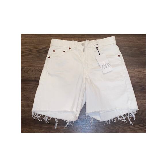 NWT ZARA White Denim Bermuda Shorts | Mid Rise Frayed Hem |  Size 4 / EUR 36 - Picture 1 of 8